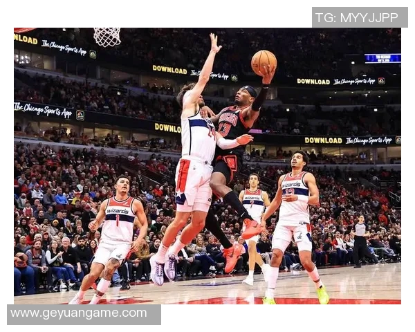 亚当斯的高效表现助火箭击败雄鹿 火箭内线防守坚如磐石