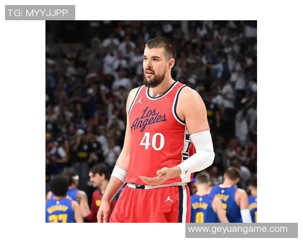 美记：快船愿意送走博格丹，想换来一位即战力球员